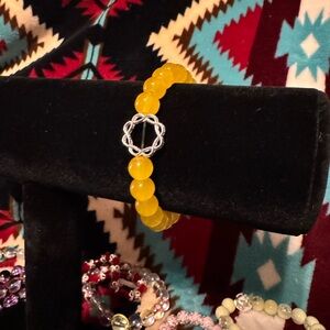 Hand made, sunflower, beaded bracelet!